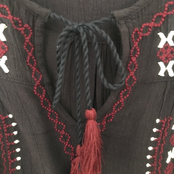 Sleeved 3/4 Crop Top - Picture 4 of 4